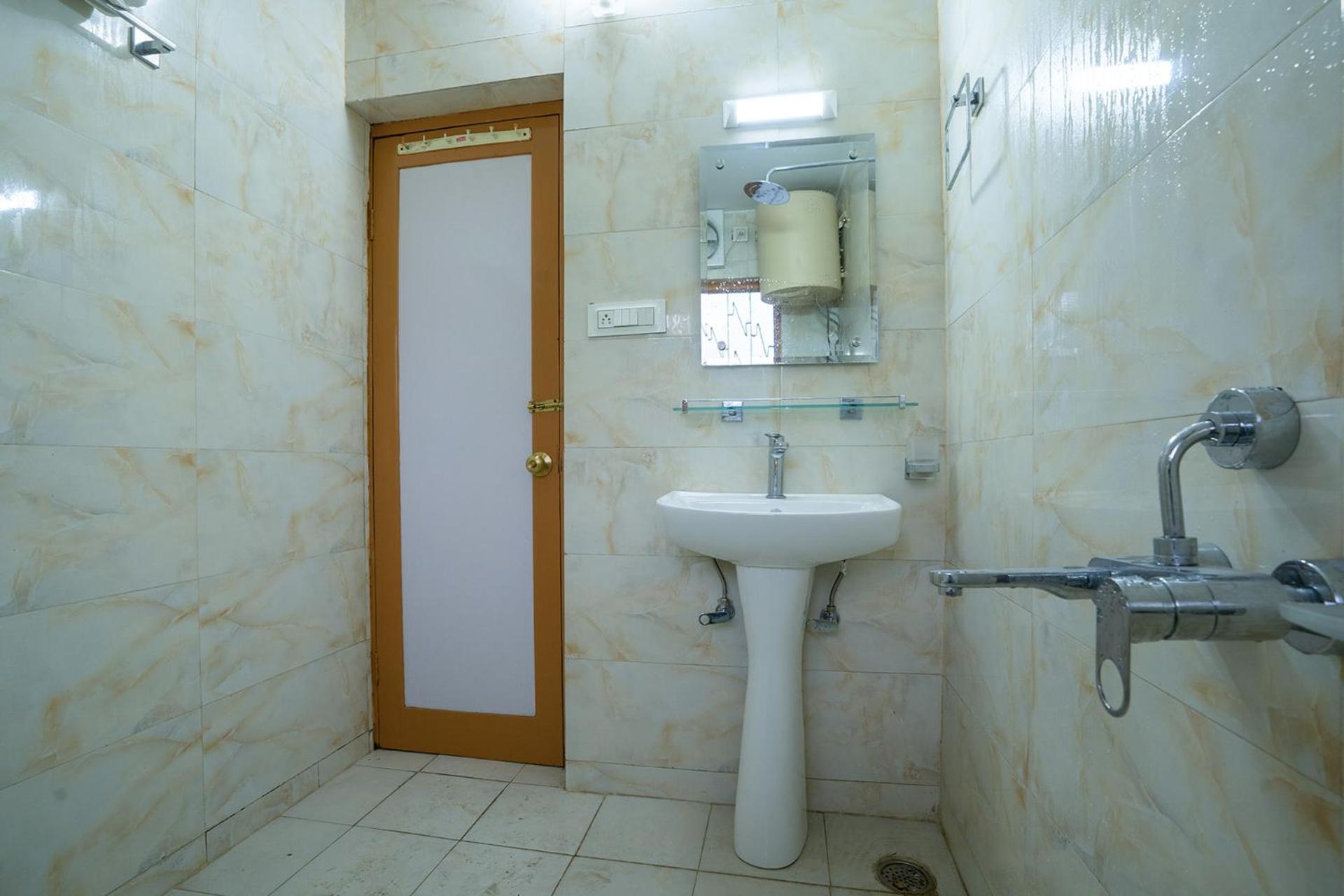 Stayvista At Pinewood Villa - Pet Friendly Villa With Lawn & Pool Table Srīnagar 외부 사진