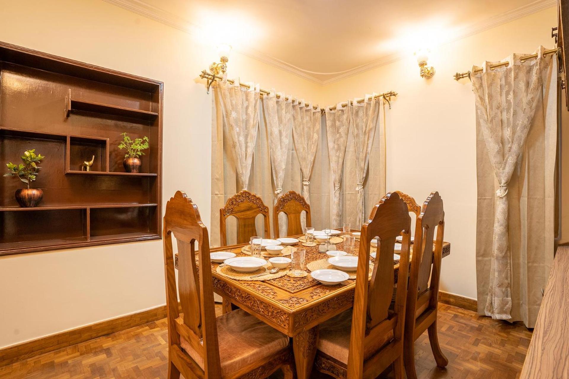 Stayvista At Pinewood Villa - Pet Friendly Villa With Lawn & Pool Table Srīnagar 외부 사진