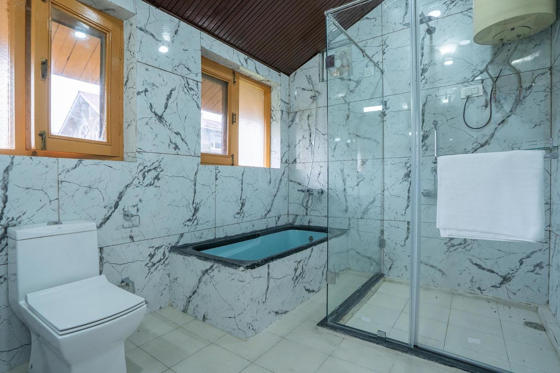 Stayvista At Pinewood Villa - Pet Friendly Villa With Lawn & Pool Table Srīnagar 외부 사진