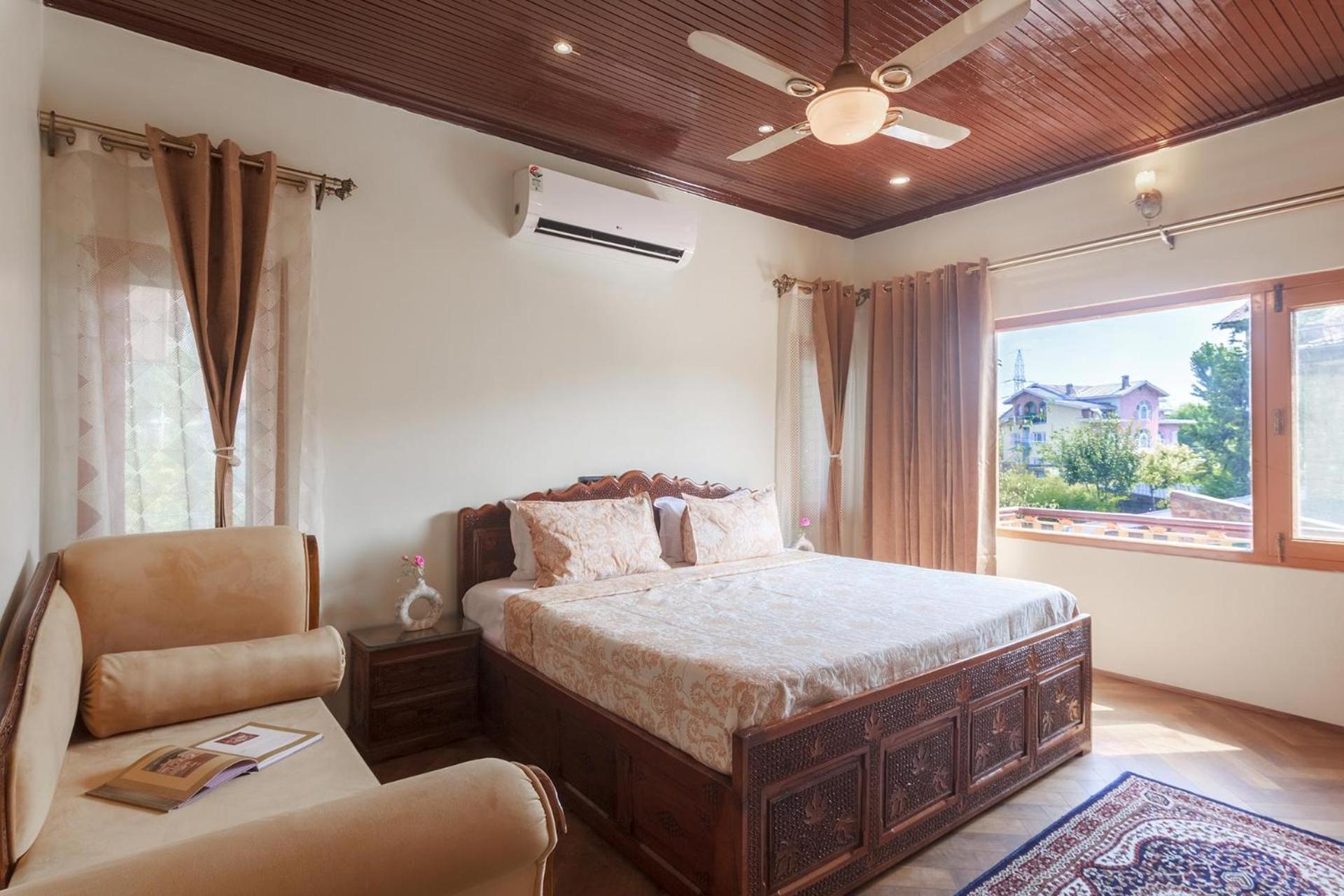 Stayvista At Pinewood Villa - Pet Friendly Villa With Lawn & Pool Table Srīnagar 외부 사진