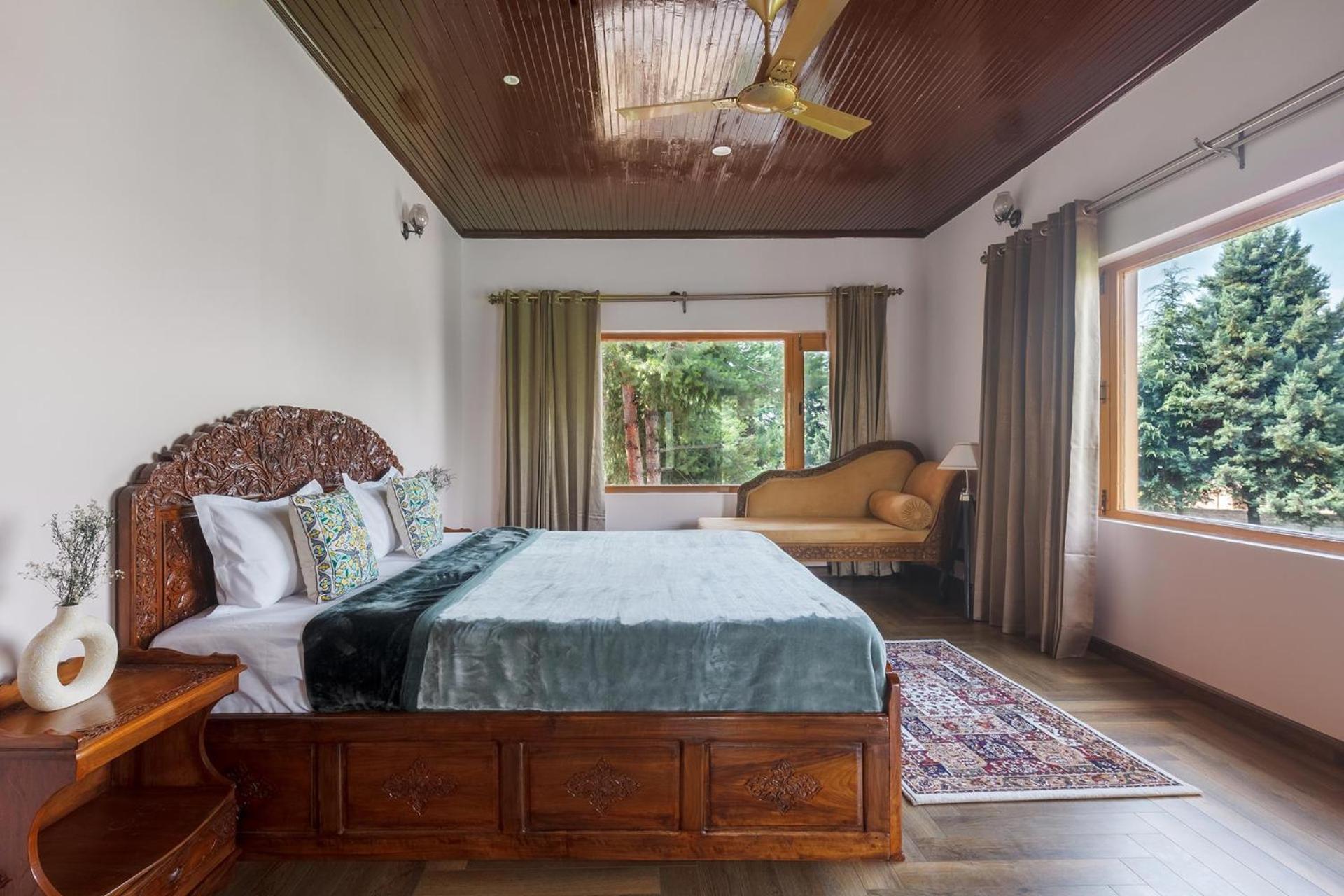 Stayvista At Pinewood Villa - Pet Friendly Villa With Lawn & Pool Table Srīnagar 외부 사진
