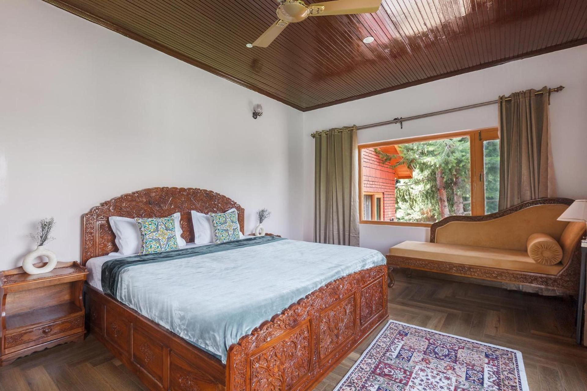 Stayvista At Pinewood Villa - Pet Friendly Villa With Lawn & Pool Table Srīnagar 외부 사진