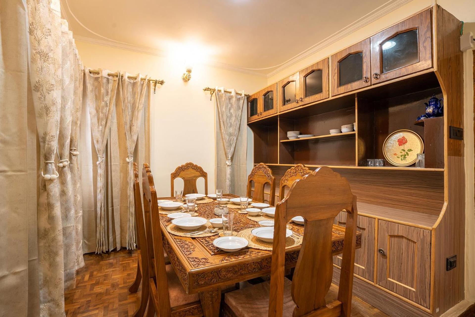 Stayvista At Pinewood Villa - Pet Friendly Villa With Lawn & Pool Table Srīnagar 외부 사진