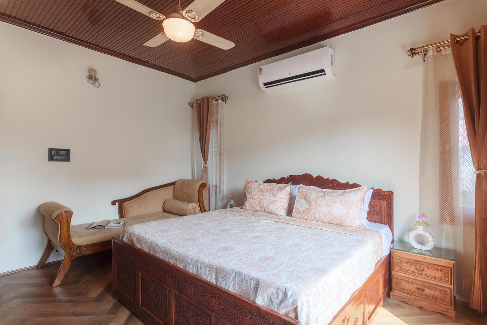 Stayvista At Pinewood Villa - Pet Friendly Villa With Lawn & Pool Table Srīnagar 외부 사진