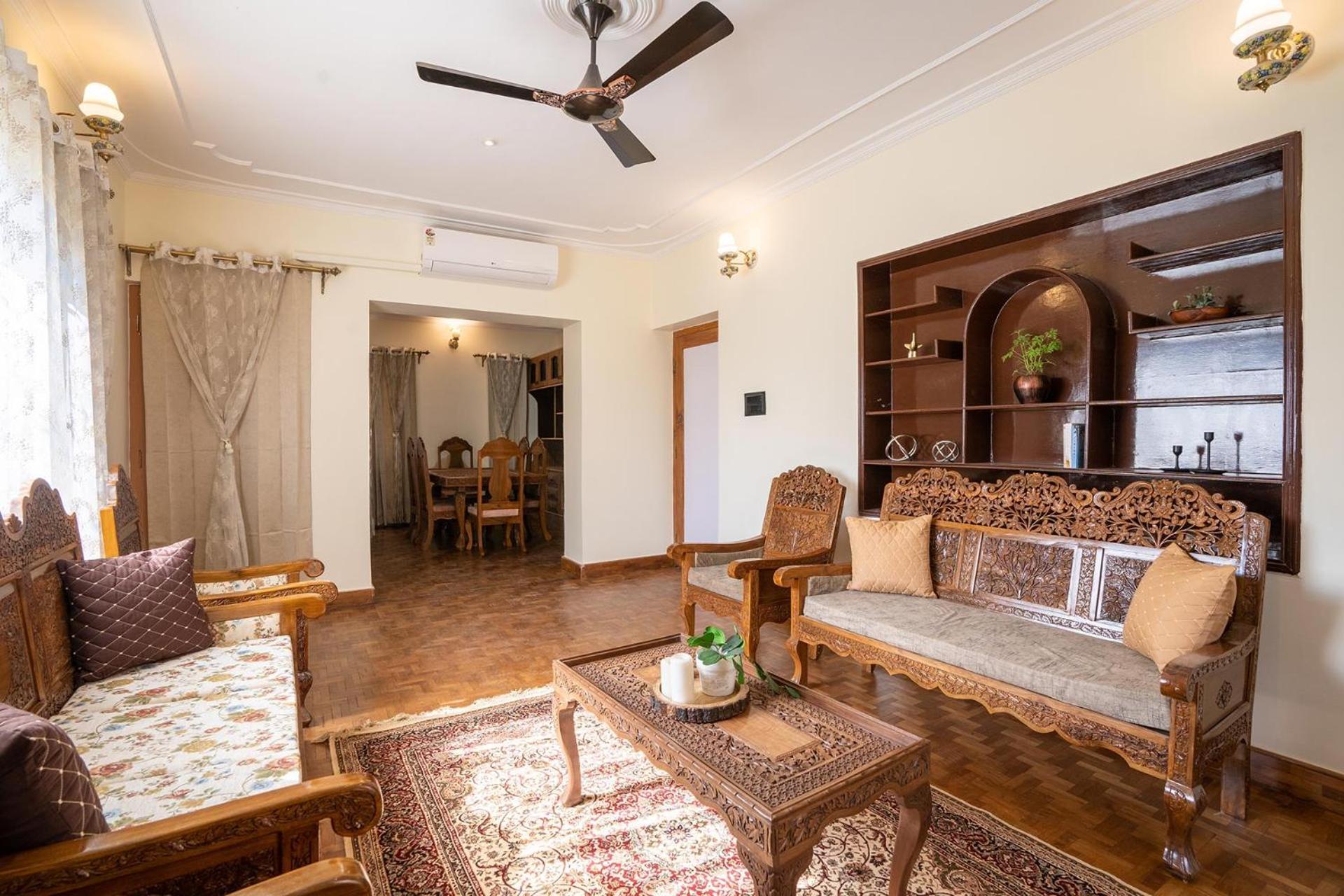 Stayvista At Pinewood Villa - Pet Friendly Villa With Lawn & Pool Table Srīnagar 외부 사진