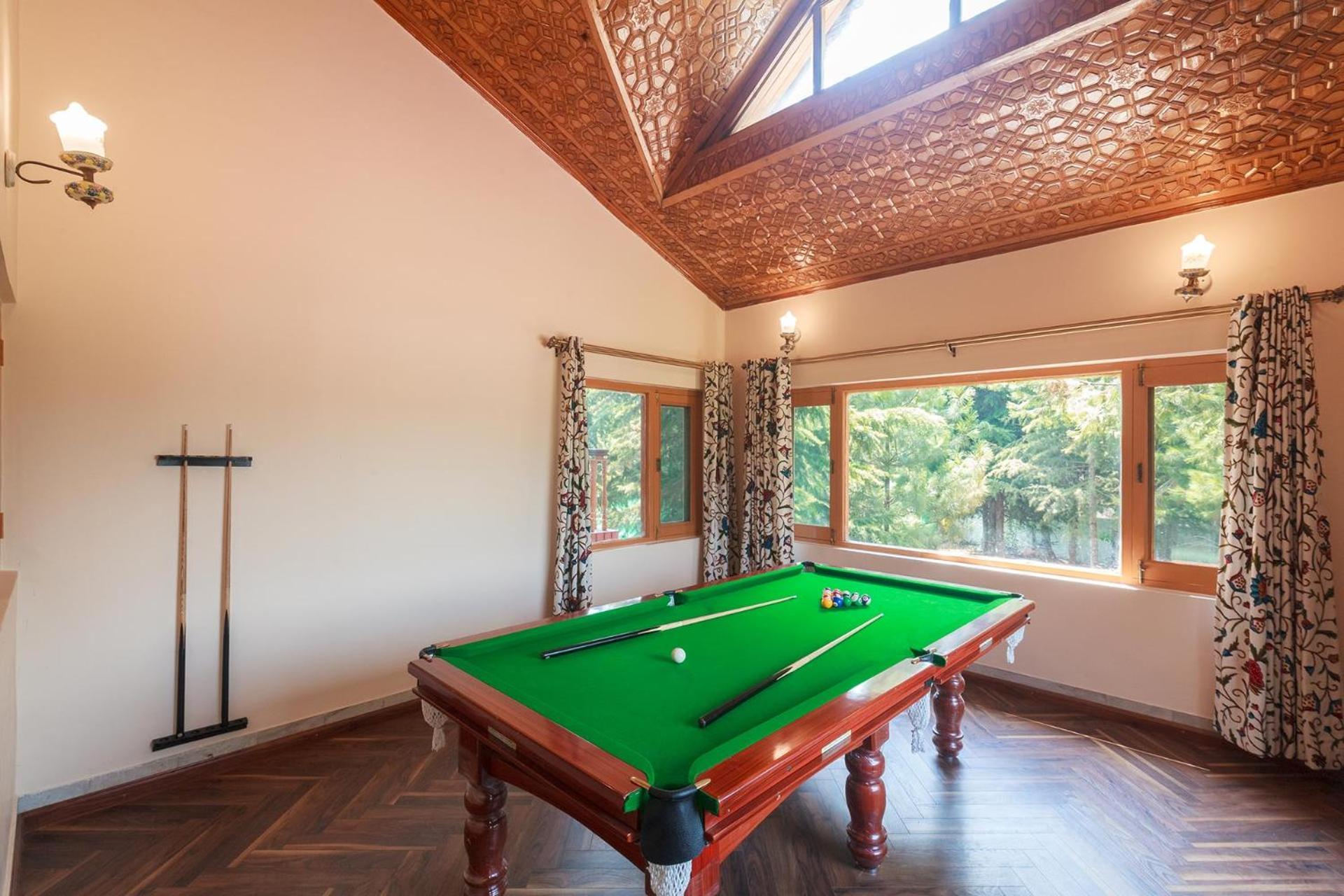 Stayvista At Pinewood Villa - Pet Friendly Villa With Lawn & Pool Table Srīnagar 외부 사진