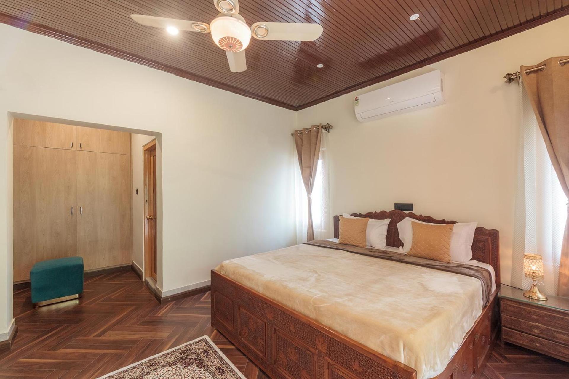 Stayvista At Pinewood Villa - Pet Friendly Villa With Lawn & Pool Table Srīnagar 외부 사진