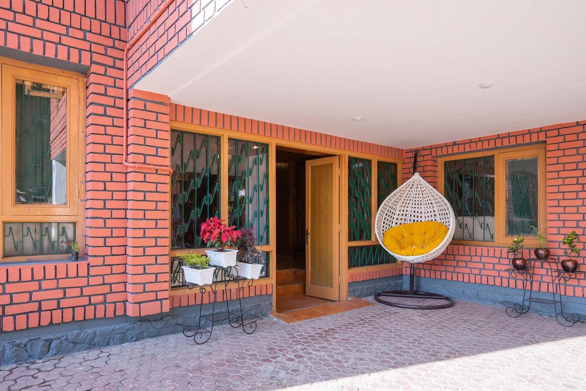 Stayvista At Pinewood Villa - Pet Friendly Villa With Lawn & Pool Table Srīnagar 외부 사진
